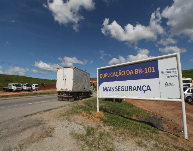 Obras de duplicação da BR-101 Norte foram uma das conquistas da primeira edição do Mapa do Desenvolvimento (Foto: Fernanda Almeida/Governo do Estado RJ)