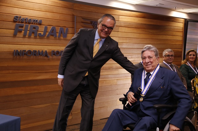 Medalha do Mérito Industrial do Rio reconhece trajetória profissional em defesa da indústria do estado (Foto: Fabiano Veneza)